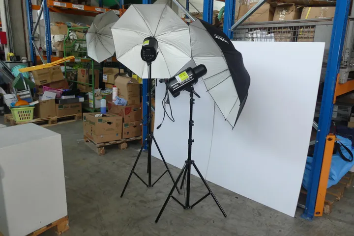 Godox - Studioblitzset mit Stativen und Schirmen Modell: QT400 II